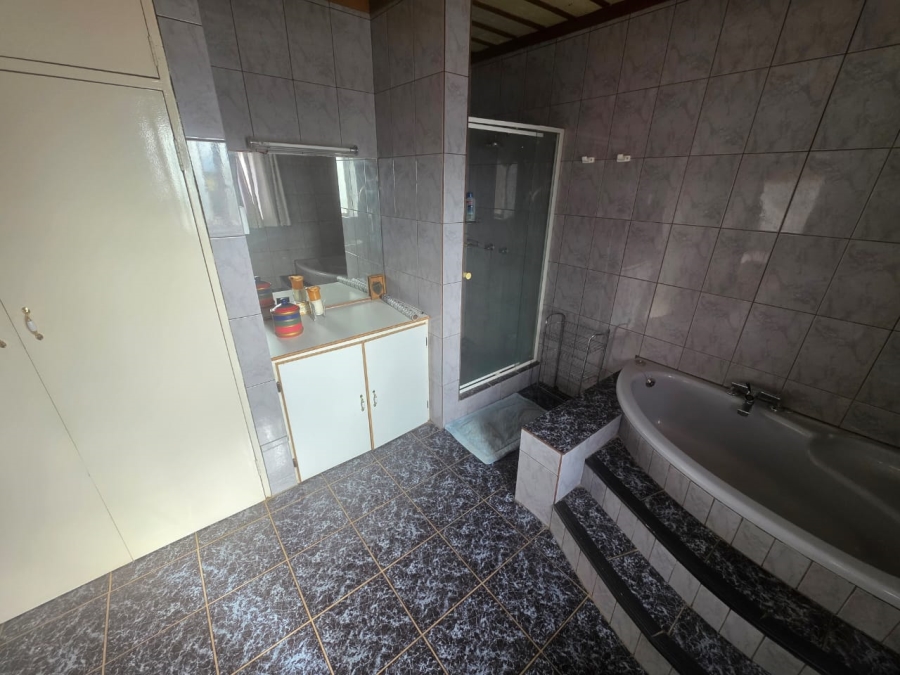 4 Bedroom Property for Sale in Roodepan Northern Cape